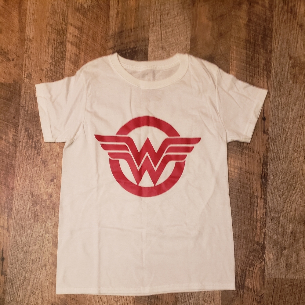 Hanes White and Red Short Sleeve Tees with Geometric Logo